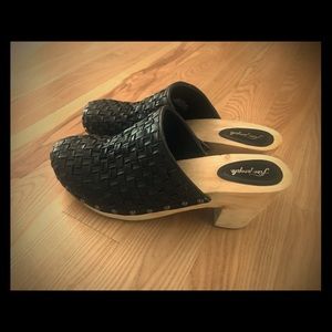 Free people Adelaide clog size 10